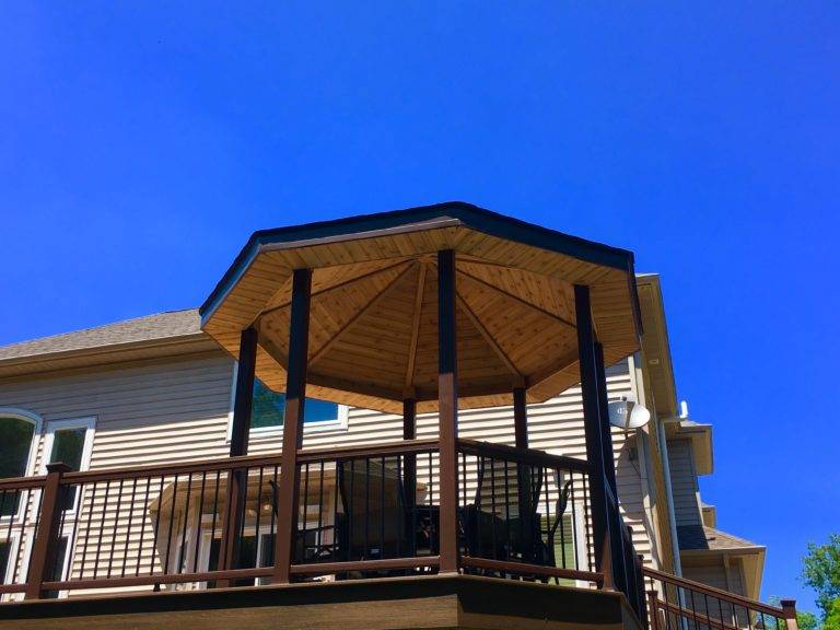 Covered deck and screened porch built by DreamDecks in Northeast Ohio