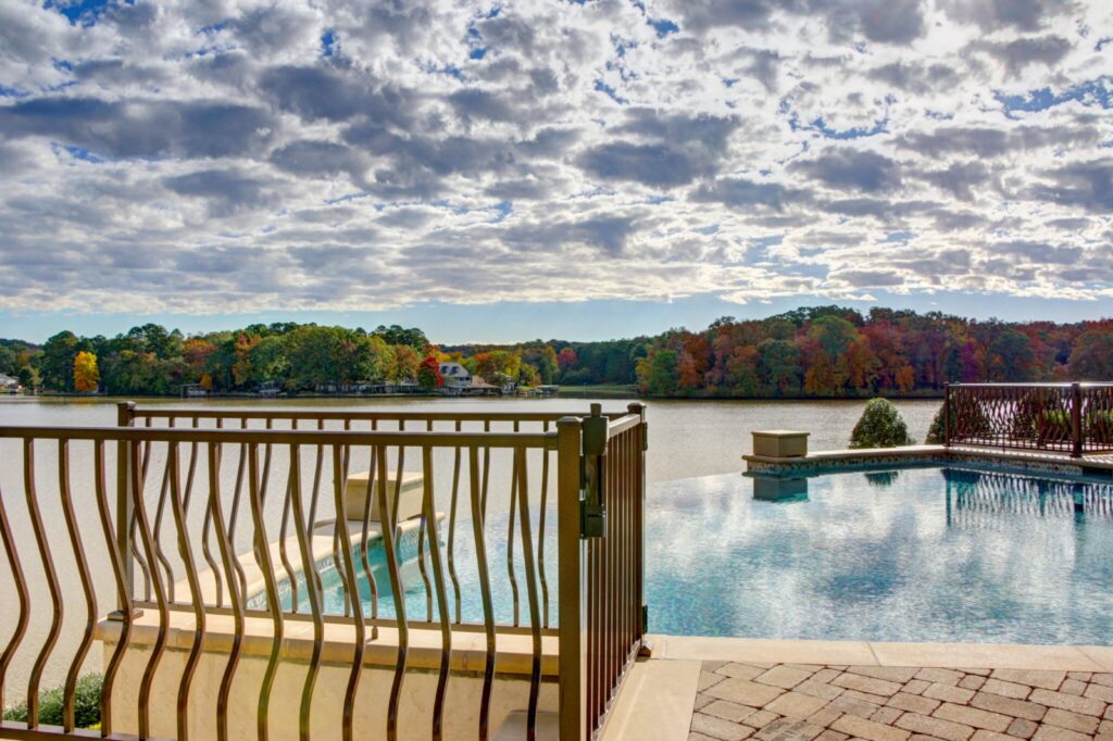 Westbury Montego aluminum railing