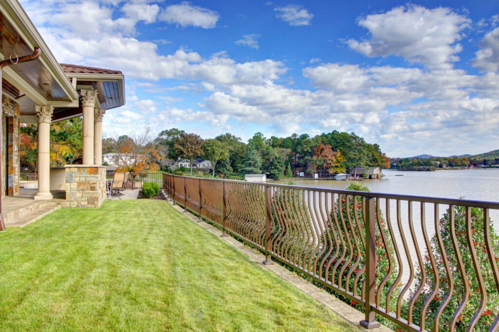 Westbury Montego aluminum railing