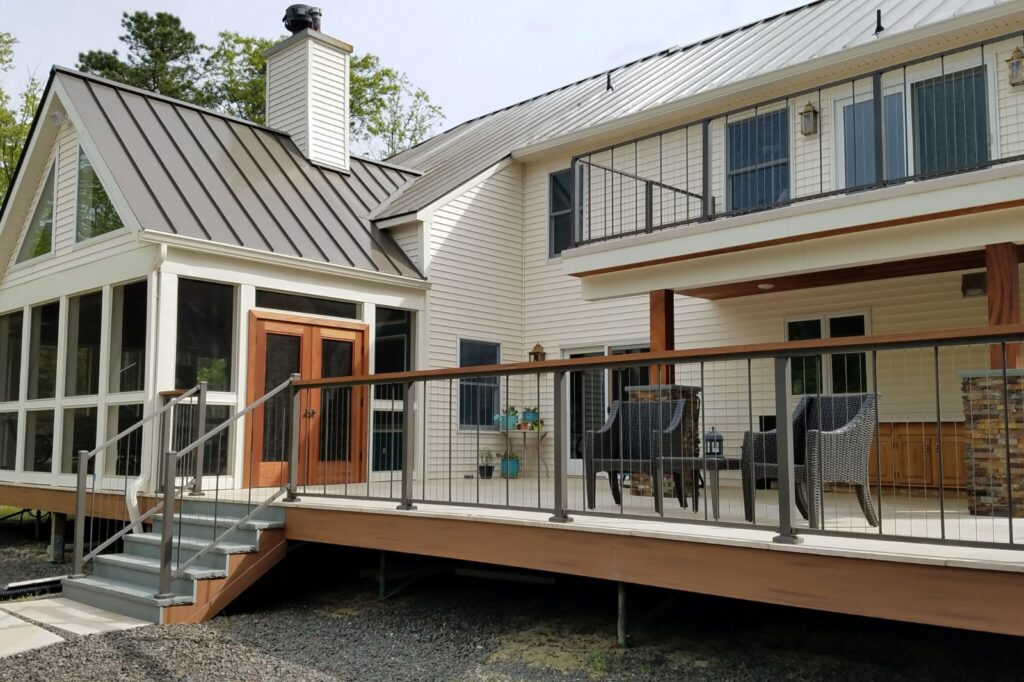 Westbury VertiCable aluminum railing