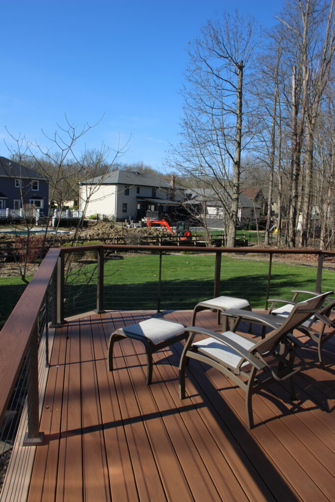 Trex Lineage Biscayne deck with horizontal rod railing and a drink rail in Richfield, Ohio