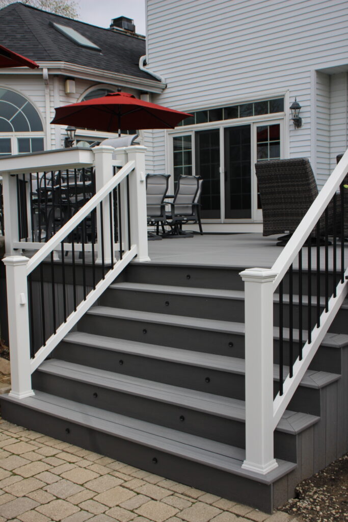 Wide stairs with white Trex Select railing and black balusters in Medina, Ohio
