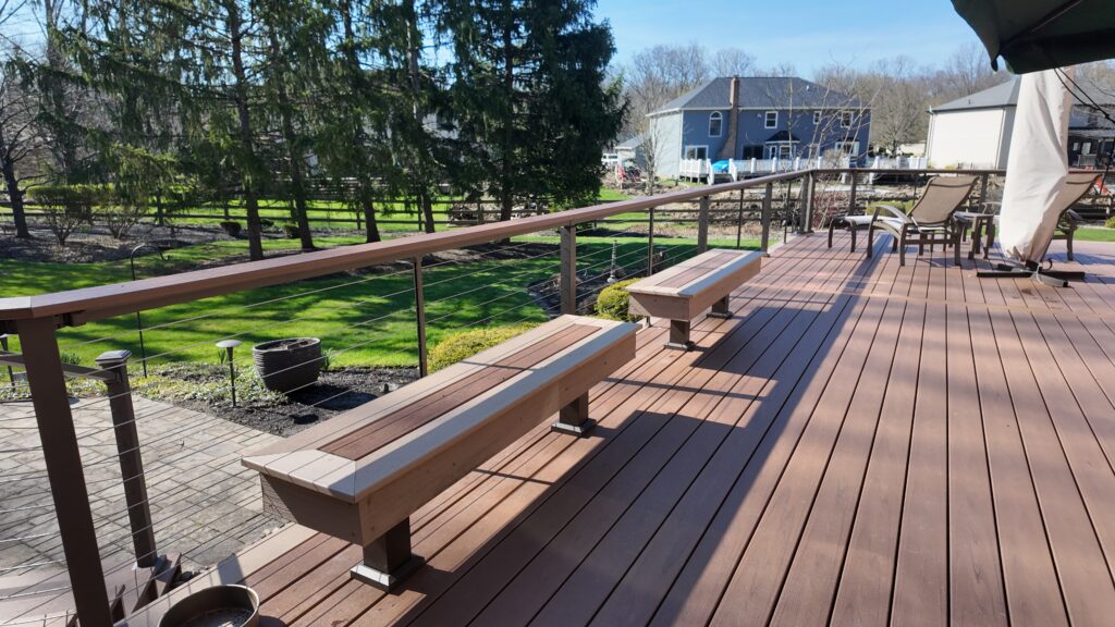 Built in benches on the finished Trex Lineage deck